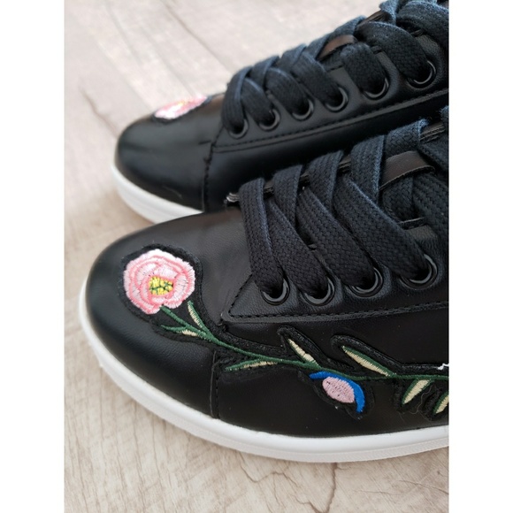 Last Pair!! Size 11 - Picture 3 of 6